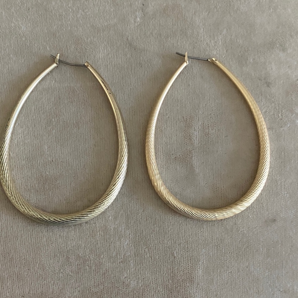 Elegant Gold Hoop Earrings